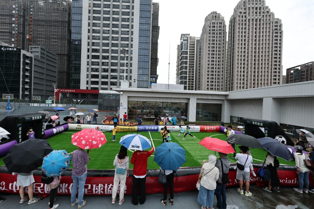 迷你足球全國4地開踢 新竹市19隊市中心商城參賽 迷你足球全國4地開踢 新竹市19隊市中心商城參賽