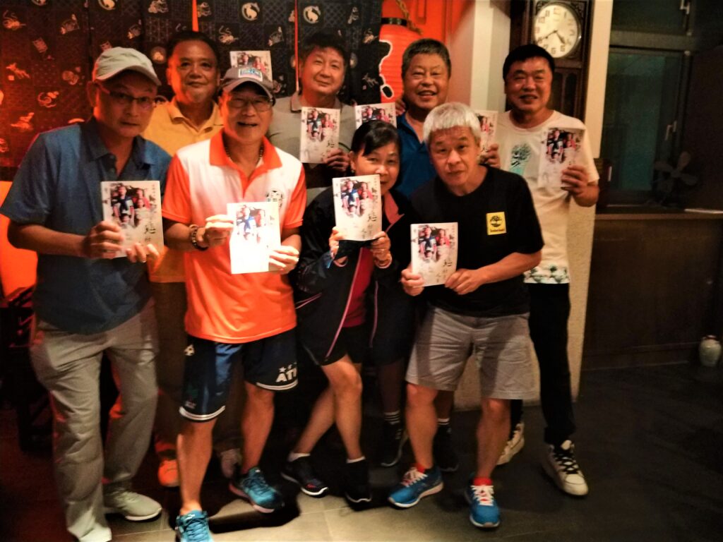 情懷台中四育足球 發哥返鄉再次贈書打氣 情懷台中四育足球 發哥返鄉再次贈書打氣