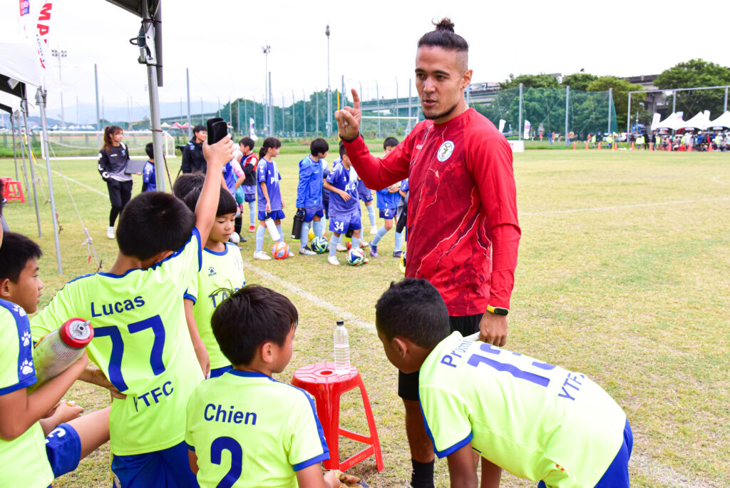 YTFC以五人制理念進行訓練 卡孟德盼吸引更多人參與足球運動 YTFC以五人制理念進行訓練 卡孟德盼吸引更多人參與足球運動