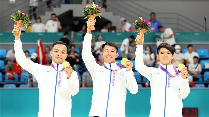 《2023杭州亞運滑冰》黃玉霖溜冰0.01秒逆轉勝奪金!