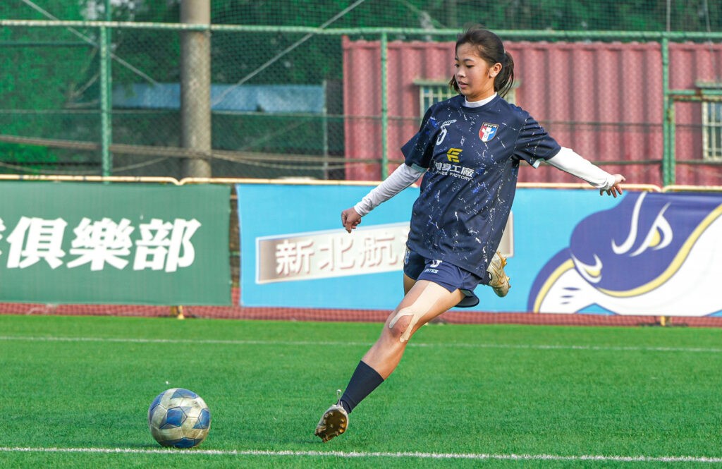 眼中只有足球 U20女將蕭雅瑄不怕身體對抗 眼中只有足球 U20女將蕭雅瑄不怕身體對抗