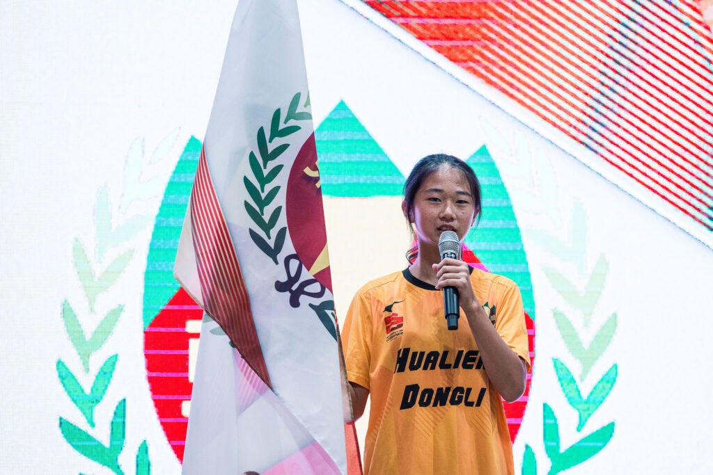 拔掉身上束縛開心踢球!東里女足拚國小世界盃連霸 校長場場支持成最大後盾 拔掉身上束縛開心踢球!東里女足拚國小世界盃連霸 校長場場支持成最大後盾
