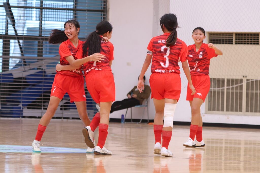 中學5人制/楠梓女足借將田徑隊助陣 「自己的主場自己努力」力拼全國4強 中學5人制/楠梓女足借將田徑隊助陣 「自己的主場自己努力」力拼全國4強
